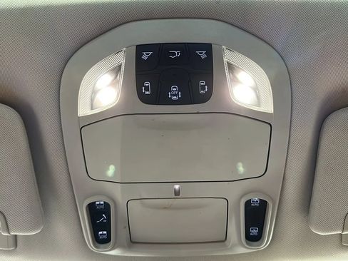 Used 2017 Chrysler Pacifica Limited w/ Tire & Wheel Group FWD image 31