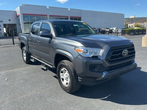 Used 2022 Toyota Tacoma SR image 3