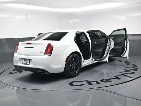 Used 2023 Chrysler 300 Touring L w/ Comfort Group image 25