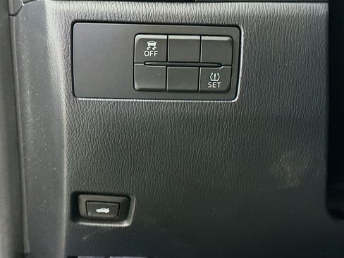 Used 2018 MAZDA MAZDA3 Touring image 16