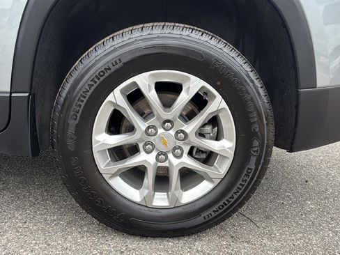 Used 2023 Chevrolet Traverse LS image 11