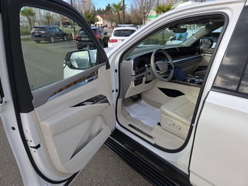Used 2025 Cadillac Escalade Sport Platinum image 10