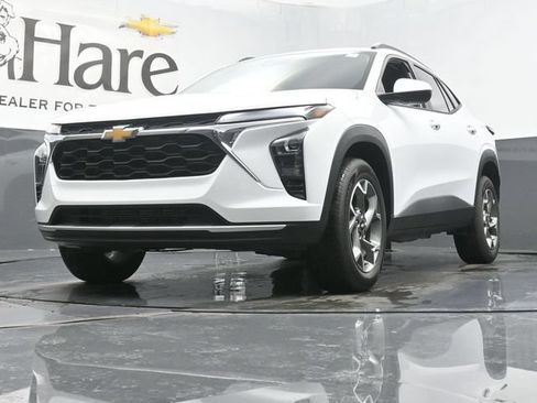 Used 2025 Chevrolet Trax LT w/ LT Convenience Package FWD image 4