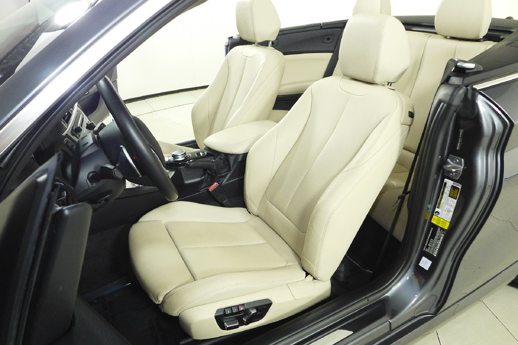 Used 2020 BMW 230i Convertible w/ Premium Package RWD image 25