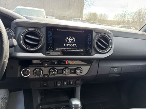 Used 2018 Toyota Tacoma TRD Sport image 20