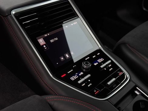 Certified 2019 Porsche Panamera GTS image 39