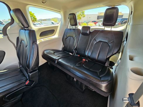 Used 2024 Chrysler Pacifica Touring-L FWD image 26