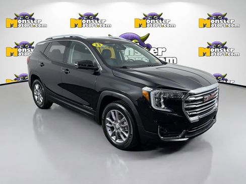 Used 2023 GMC Terrain SLT w/ Infotainment Package II AWD/4WD image 3