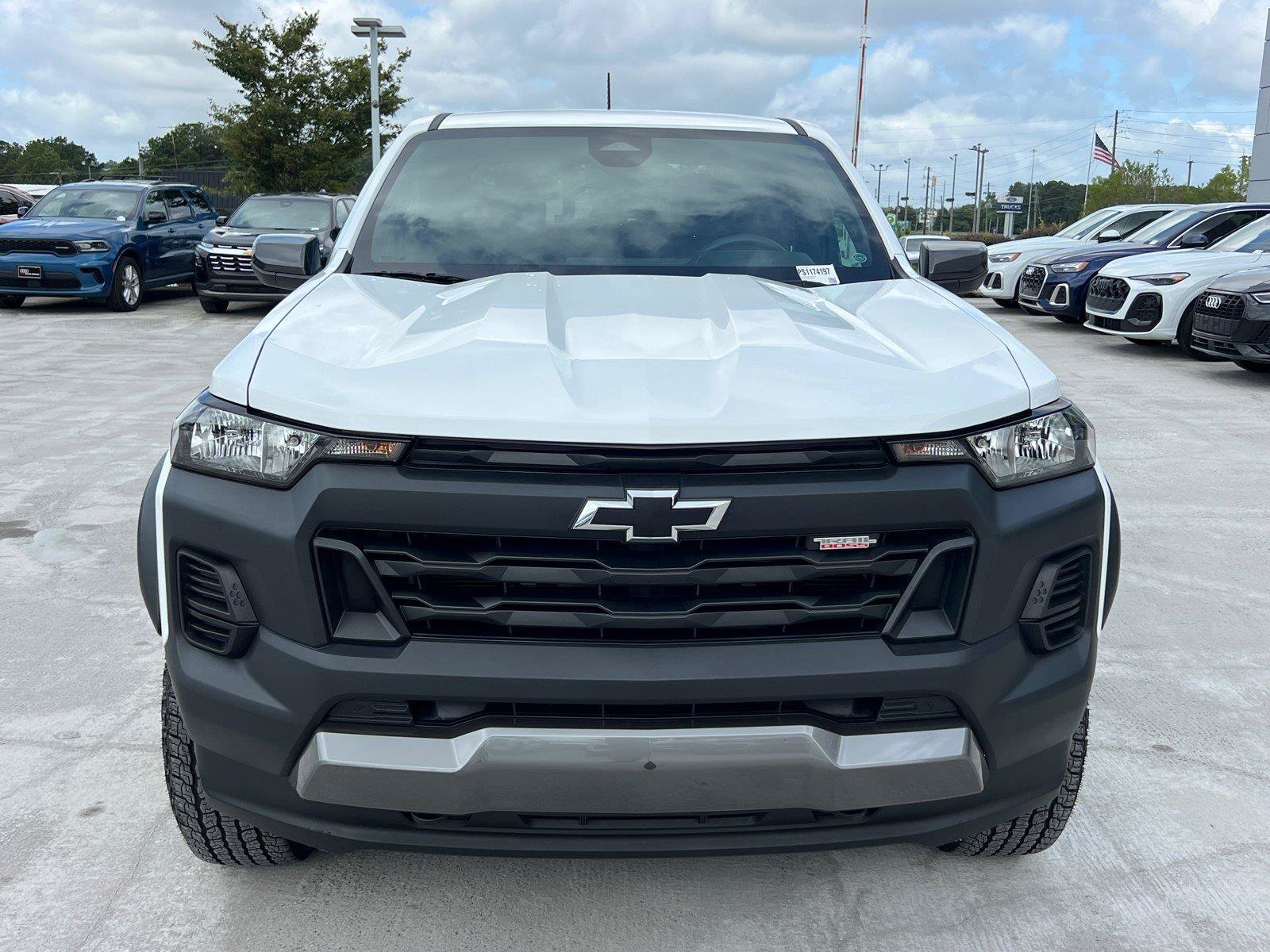 Used 2025 Chevrolet Colorado Trail Boss AWD/4WD image 2
