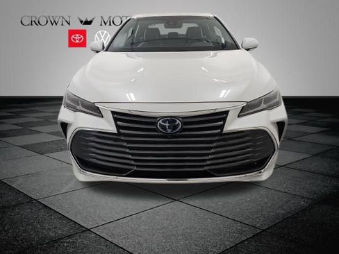 Used 2019 Toyota Avalon Limited image 2