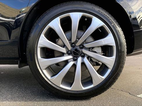 New 2026 Land Rover Range Rover Long Wheelbase SE image 17