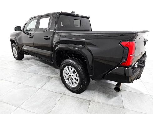 Used 2025 Toyota Tacoma SR5 AWD/4WD image 4