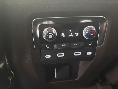 Used 2023 GMC Yukon XL SLT w/ SLT Luxury Package AWD/4WD image 9