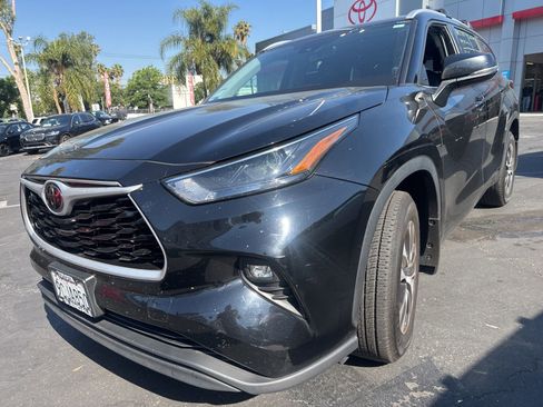 Used 2022 Toyota Highlander XLE FWD image 1