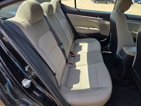 Used 2020 Hyundai Elantra SE FWD image 24