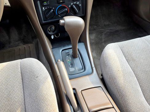 Used 2000 Toyota Camry LE FWD image 21