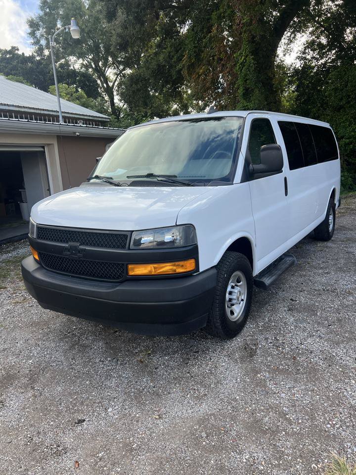 Used 2022 Chevrolet Express 3500 LS RWD image 2