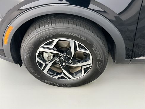 Used 2025 Kia Sportage LX image 11