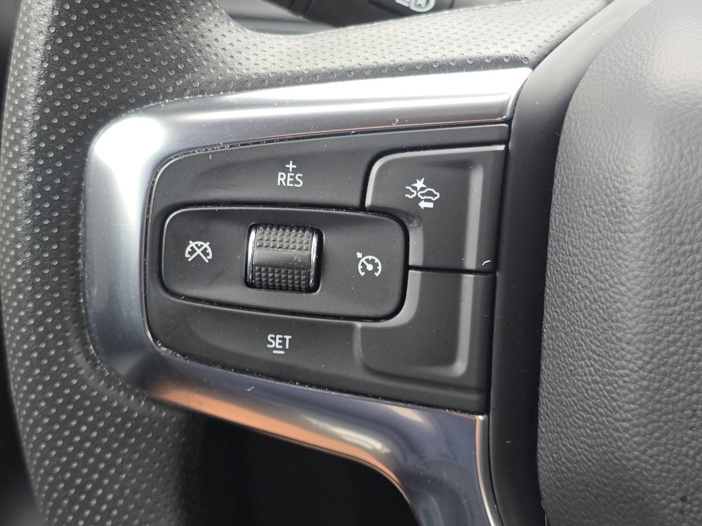 Used 2025 Chevrolet Blazer LT FWD image 12