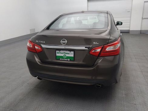 Used 2017 Nissan Altima 2.5 SL w/ Moonroof Package image 7