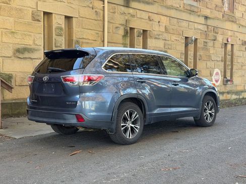 Used 2016 Toyota Highlander XLE AWD/4WD image 5