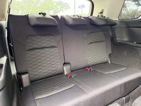 Used 2024 Nissan Pathfinder S FWD image 18