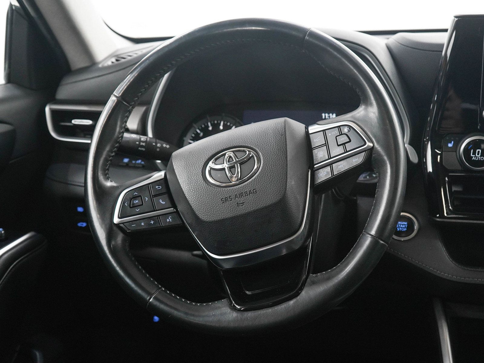 Used 2020 Toyota Highlander XLE AWD/4WD image 18