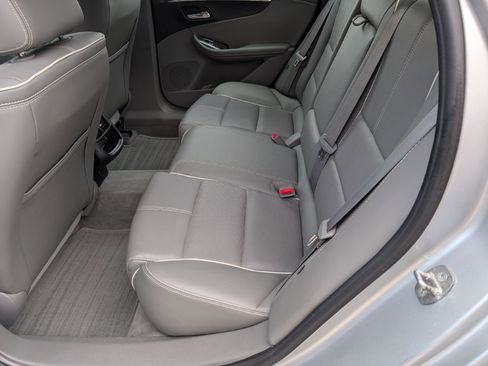 Used 2015 Chevrolet Impala LTZ image 12