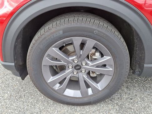 Certified 2024 Ford Explorer XLT w/ Equipment Group 202A image 11