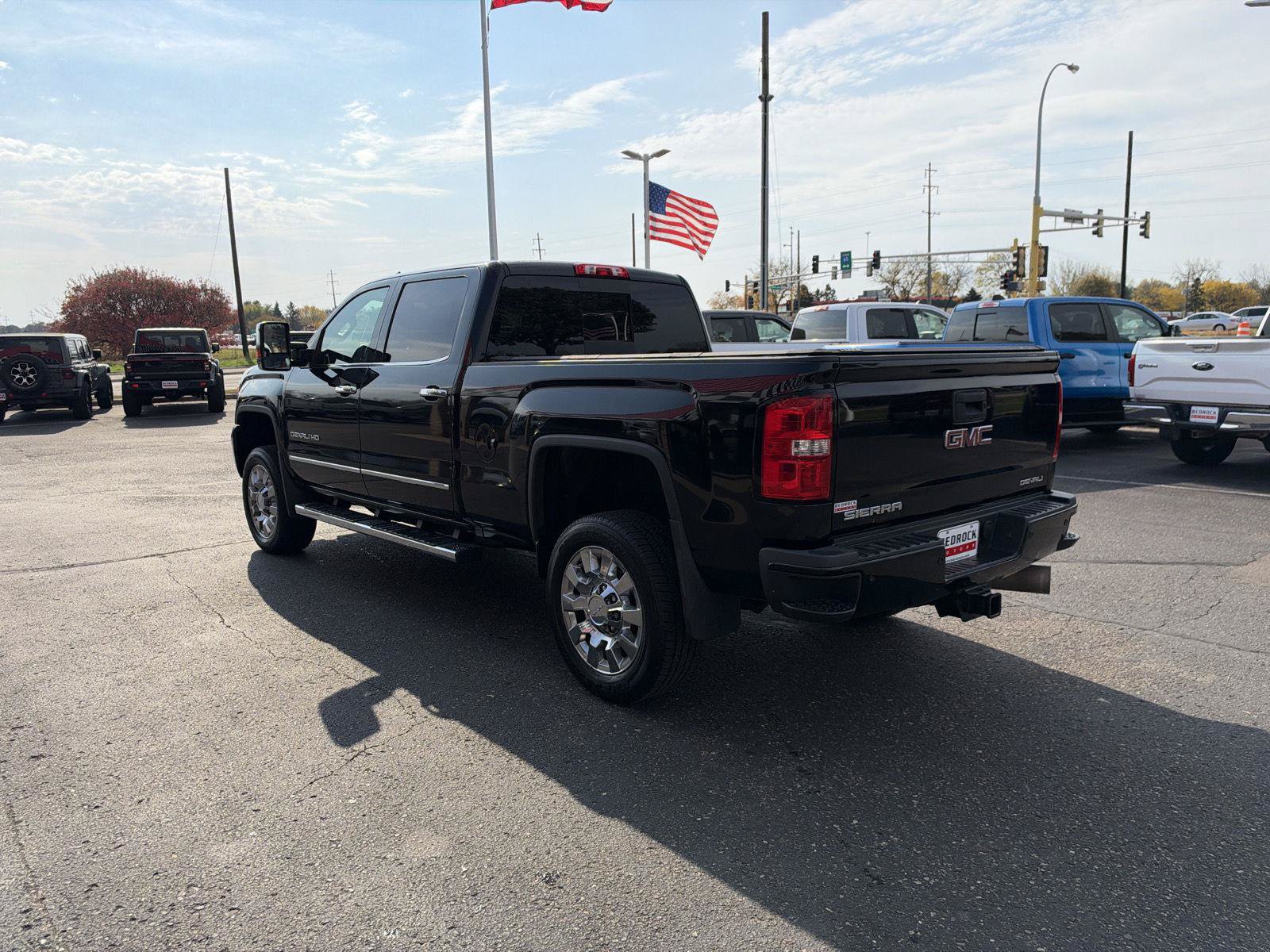 Used 2017 GMC Sierra 2500 Denali w/ Suspension Package, Off-Road AWD/4WD image 5