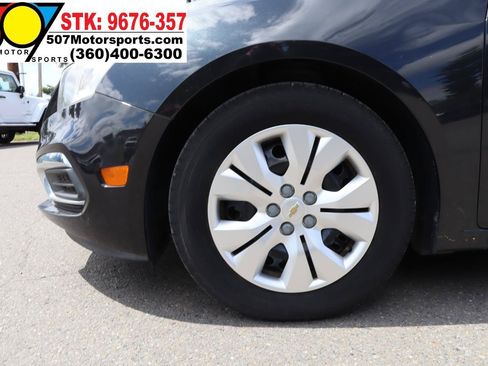 Used 2015 Chevrolet Cruze LS FWD image 24