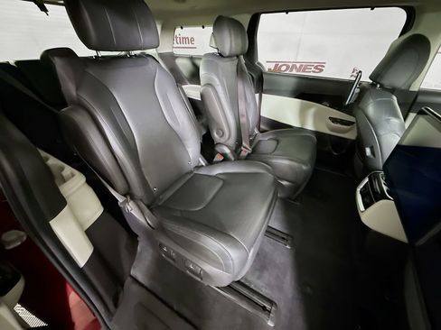 Used 2022 Kia Carnival SX Prestige FWD image 35