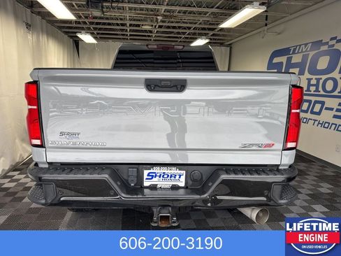 Used 2024 Chevrolet Silverado 2500 ZR2 w/ Technology Package image 11