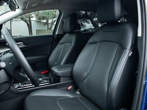 Used 2024 Kia Sportage EX image 7