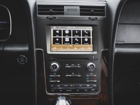 Used 2017 Lincoln Navigator Select image 5