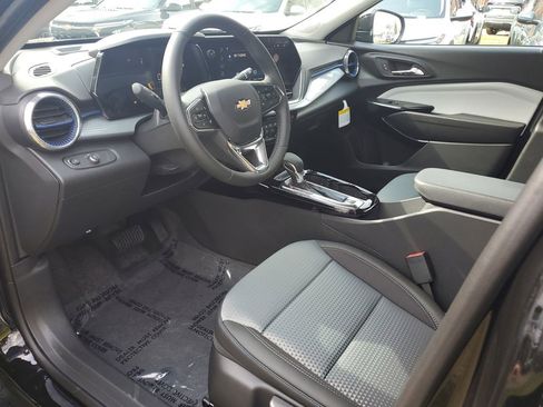 New 2026 Chevrolet Trax LT w/ Sunroof Package image 18