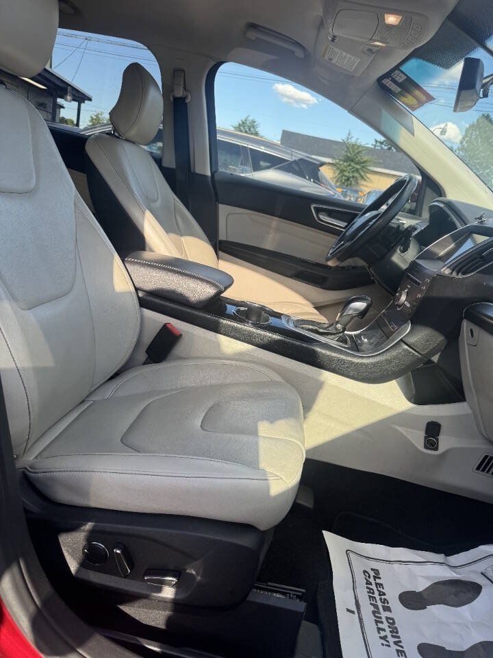 Used 2016 Ford Edge Titanium w/ Technology Package AWD/4WD image 15