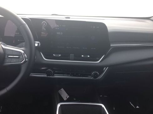 Used 2025 Chevrolet Equinox LT AWD/4WD image 14