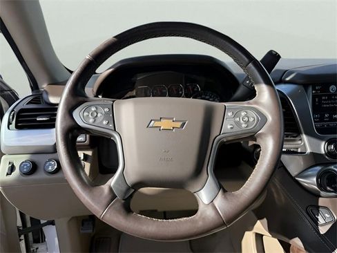 Used 2020 Chevrolet Suburban LT w/ Luxury Package image 18
