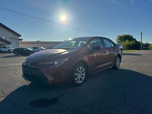 Used 2025 Toyota Corolla LE FWD image 11
