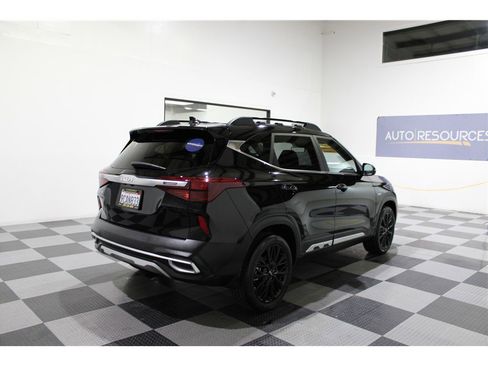 Used 2023 Kia Seltos Nightfall Edition image 4