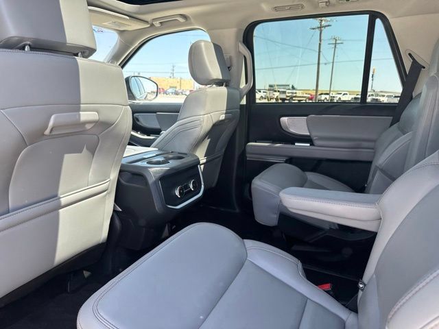Used 2025 Ford Expedition Active AWD/4WD image 25