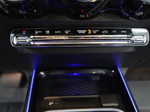 Used 2020 Mercedes-Benz GLB 250 image 20