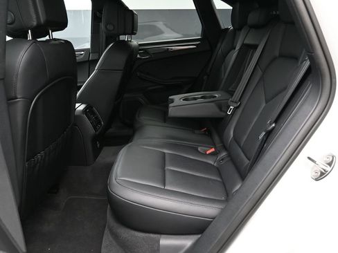 Certified 2025 Porsche Macan image 17