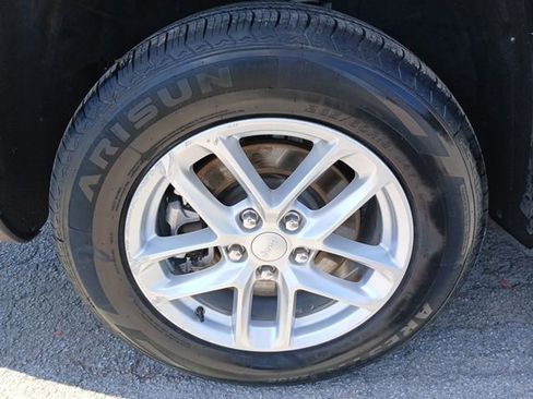 Used 2023 Jeep Grand Cherokee L Laredo RWD image 56