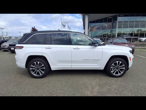 Used 2024 Jeep Grand Cherokee Overland AWD/4WD image 9