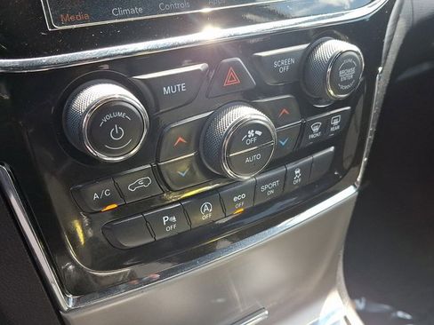 Used 2021 Jeep Grand Cherokee Laredo X AWD/4WD image 15