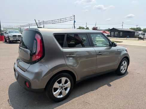 Used 2018 Kia Soul FWD image 4