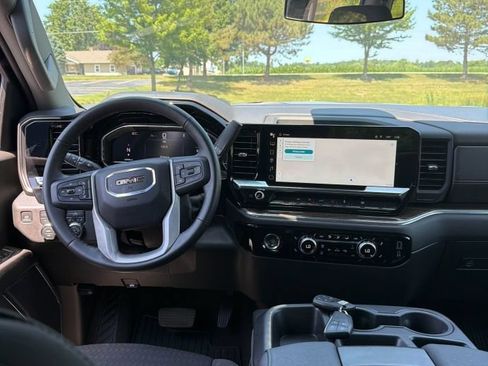 Used 2024 GMC Sierra 1500 Elevation AWD/4WD image 7