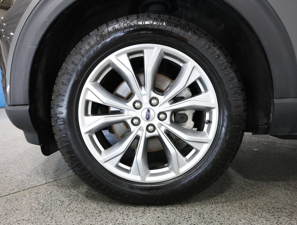 Used 2020 Ford Explorer XLT w/ Equipment Group 202A AWD/4WD image 5
